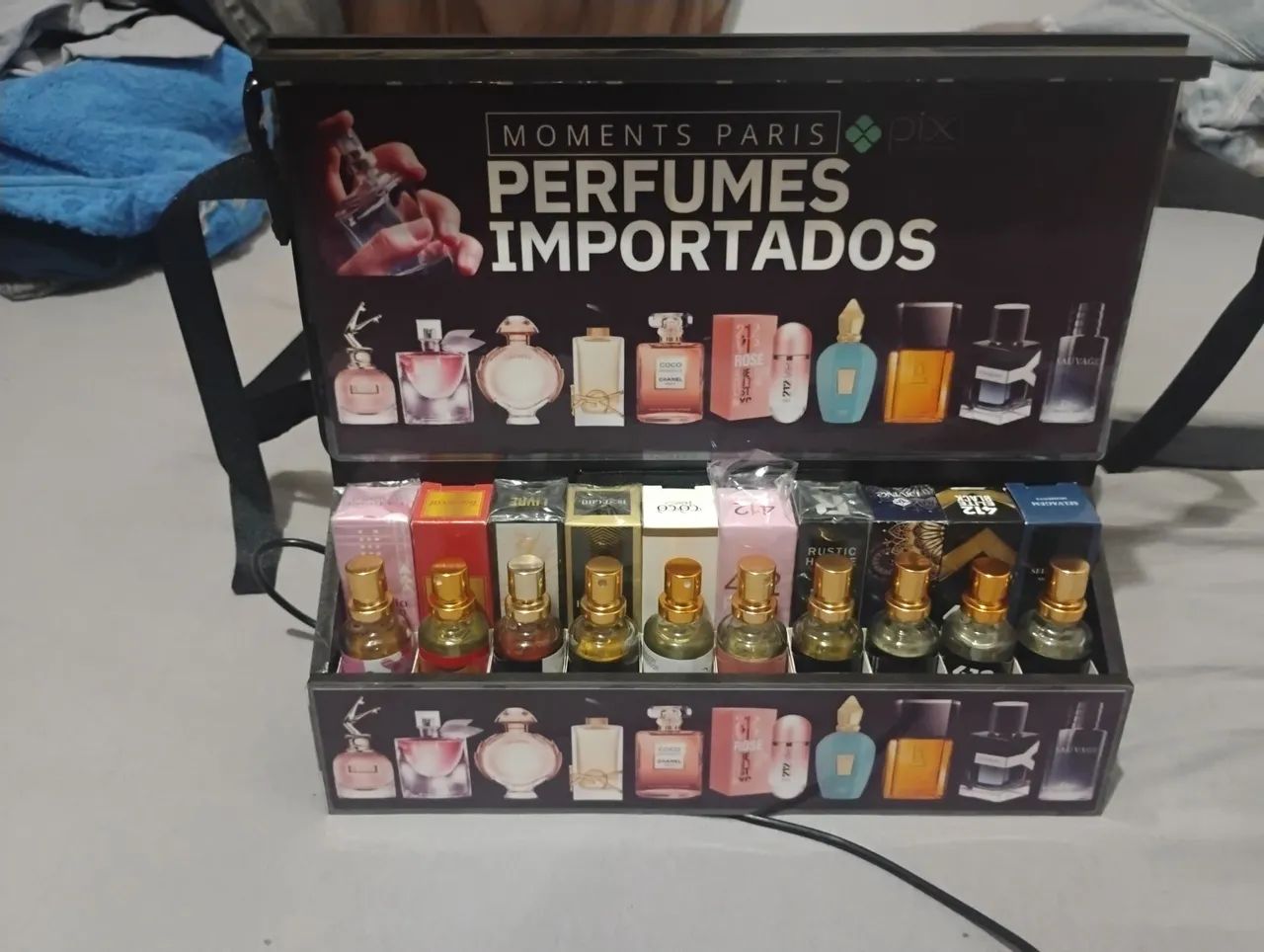 Lojinha perfumes com LED mais 10 perfumes 300,00 - Foto 2