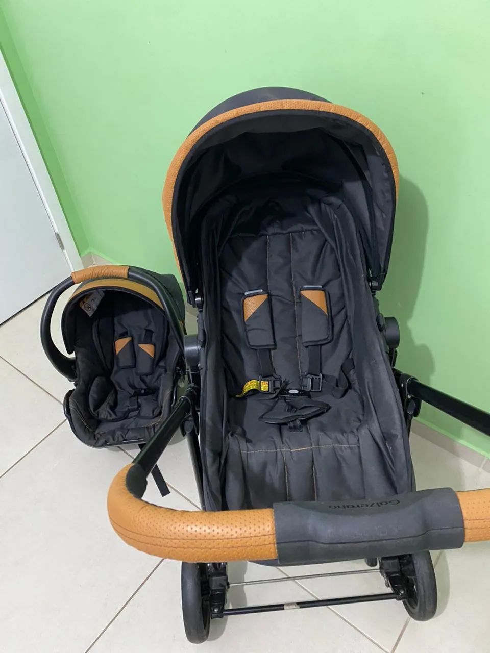 CARRINHO DE BEBÊ COM CADEIRINHA