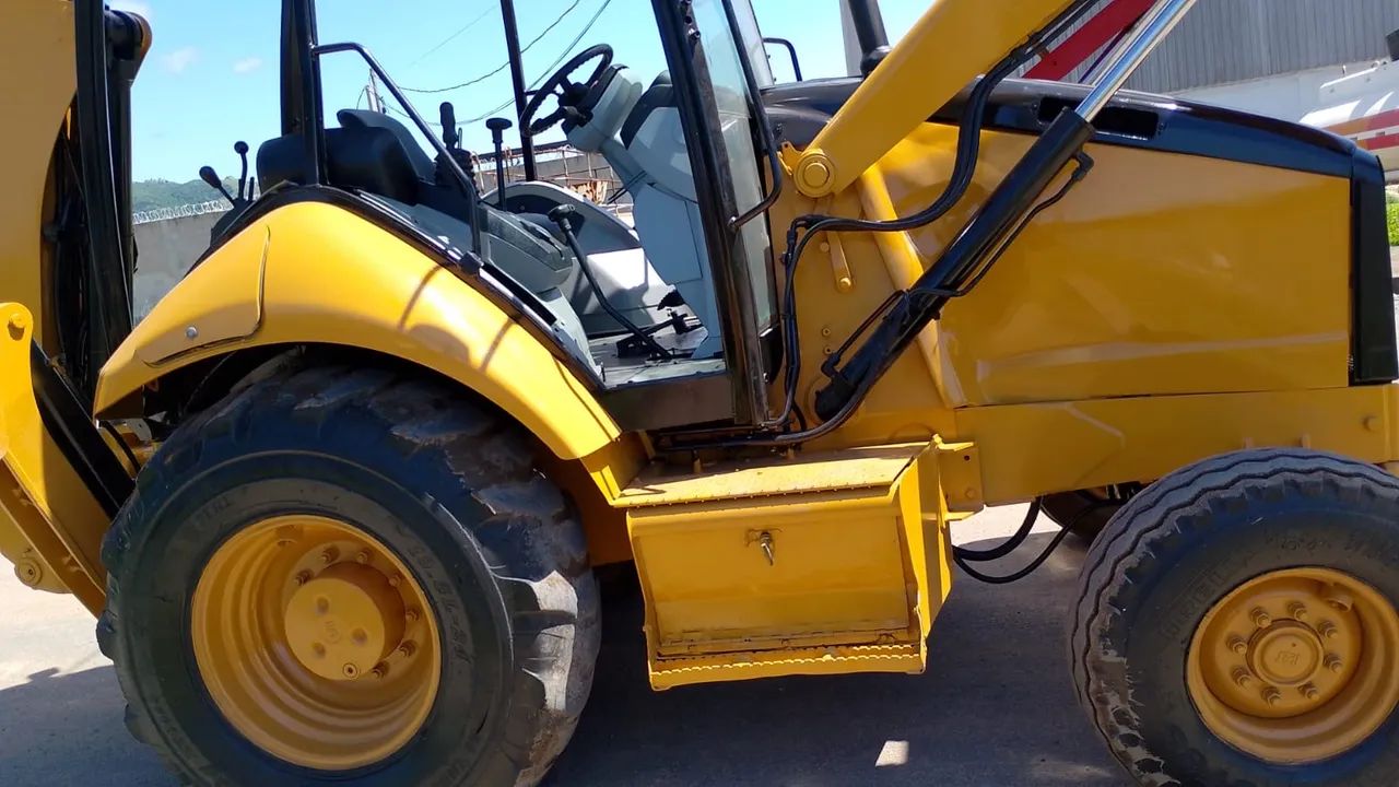 Retroescavadeira Caterpillar 416E - Foto 3