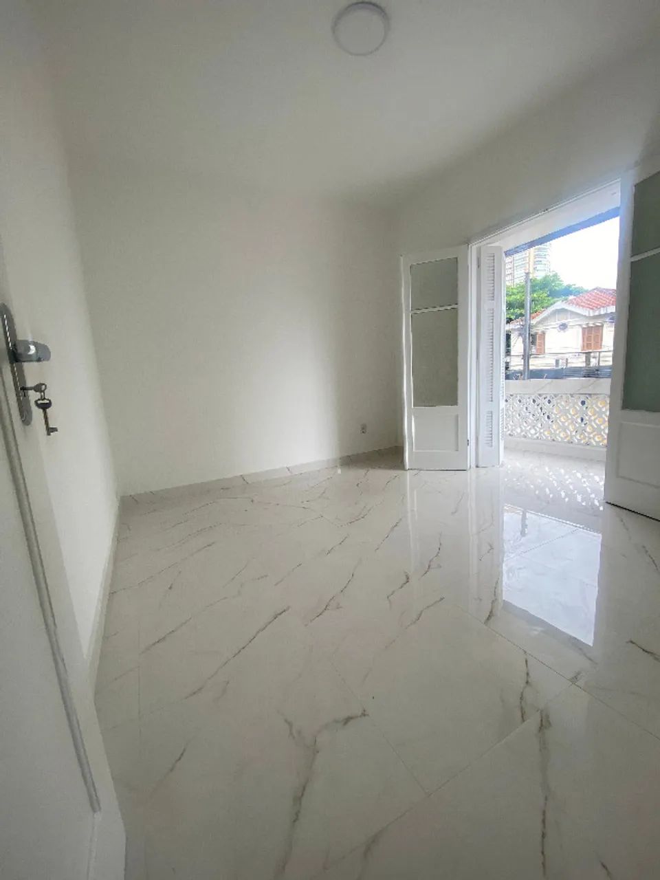 Apartamento 3 quartos, reformado, no Embaré. - Foto 2