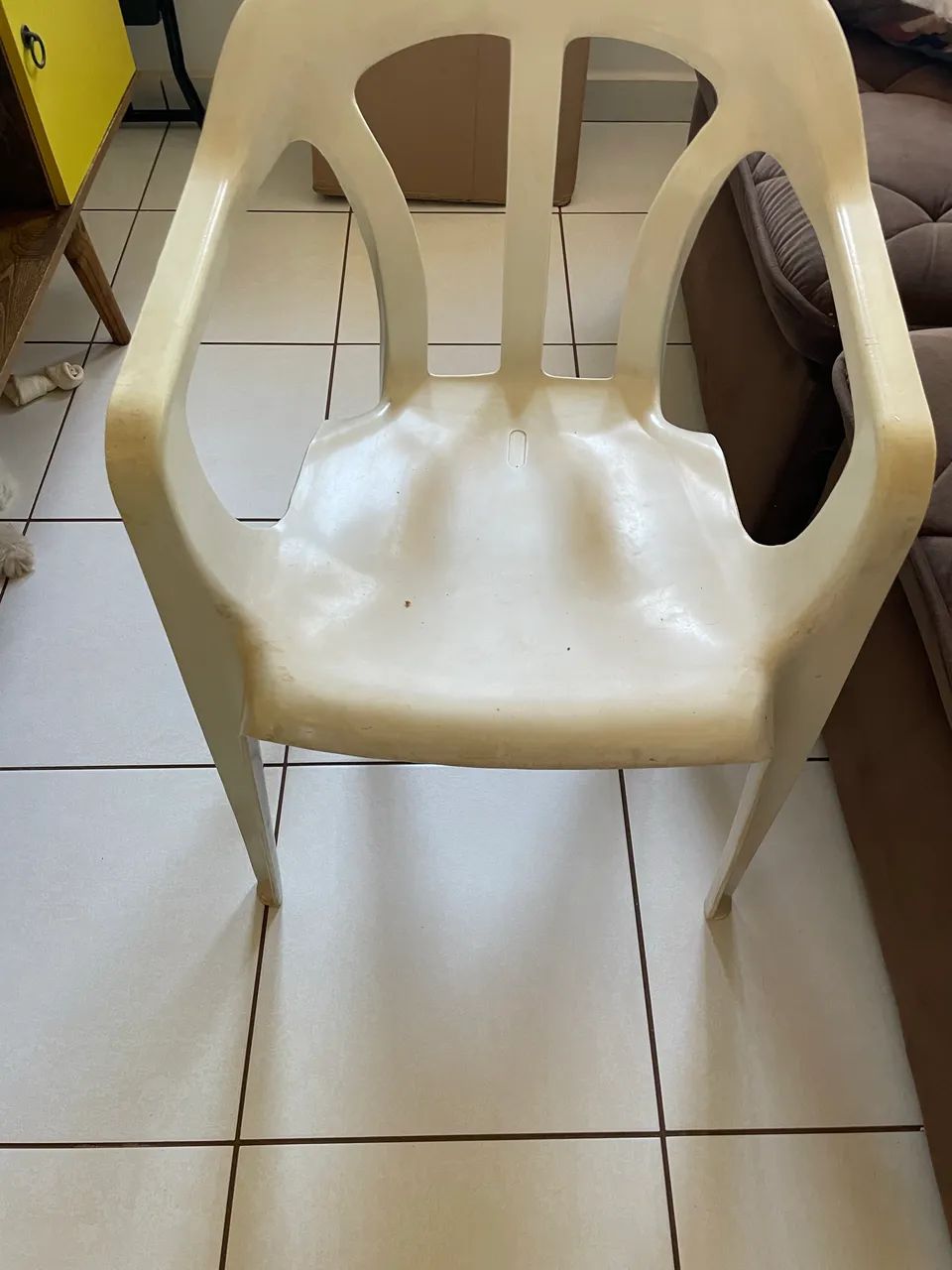 Poltrona de plástico branca  - Foto 2