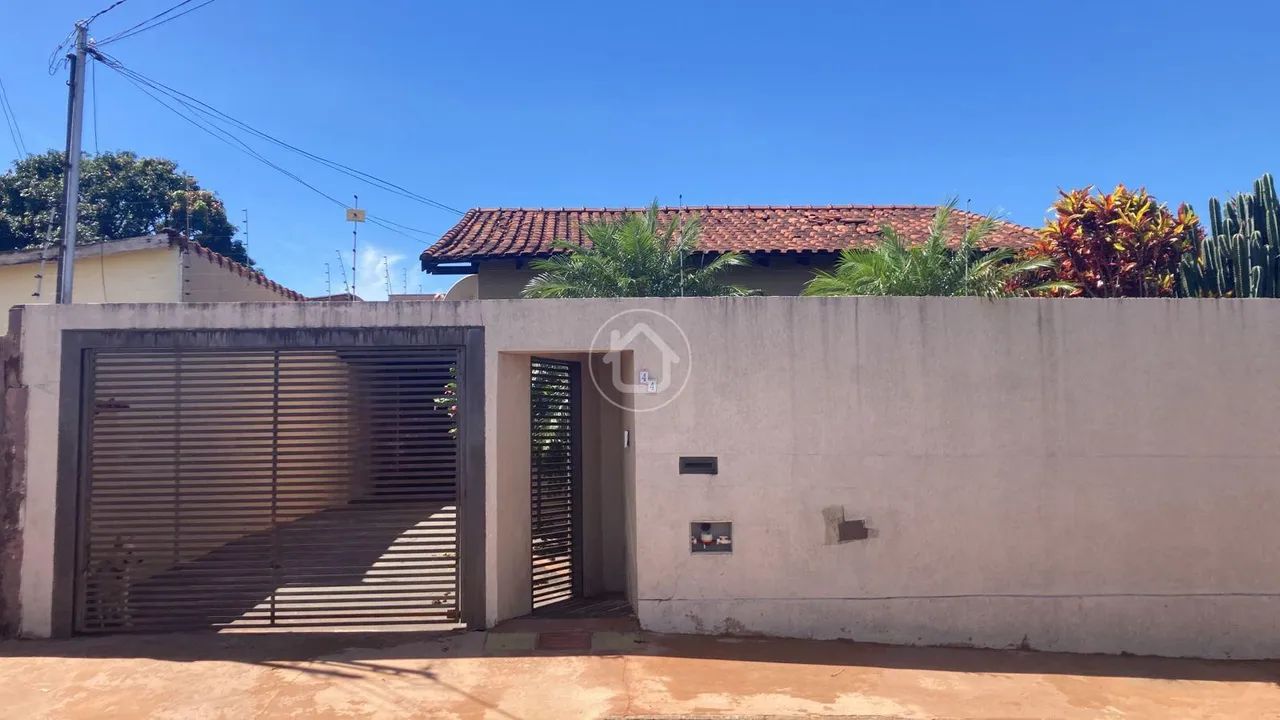 CASA COM 03 DORMITÓRIOS, VARANDA GOURMET E PISCINA