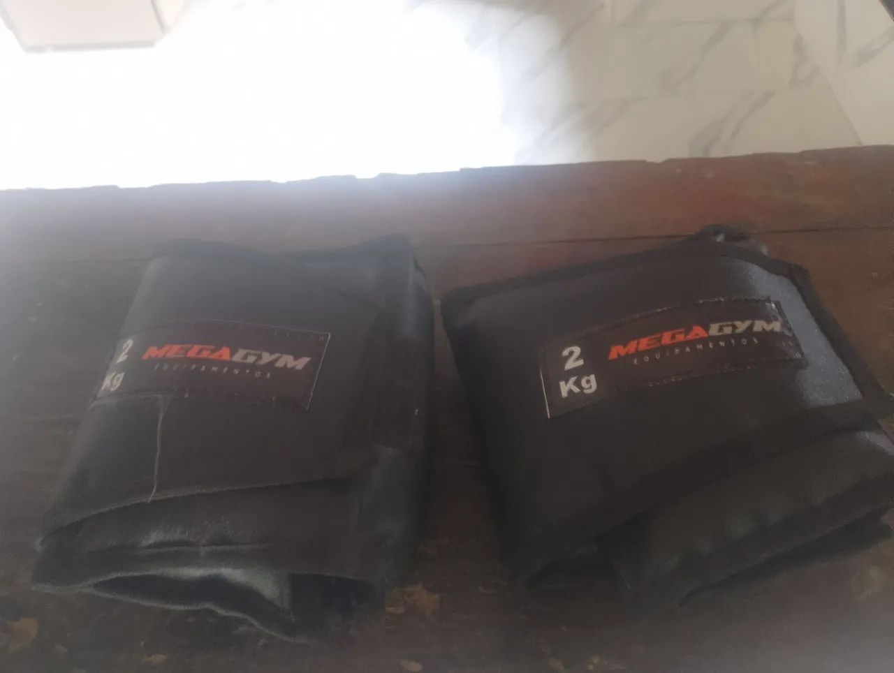 Vendo par de caneleiras pra malhar 