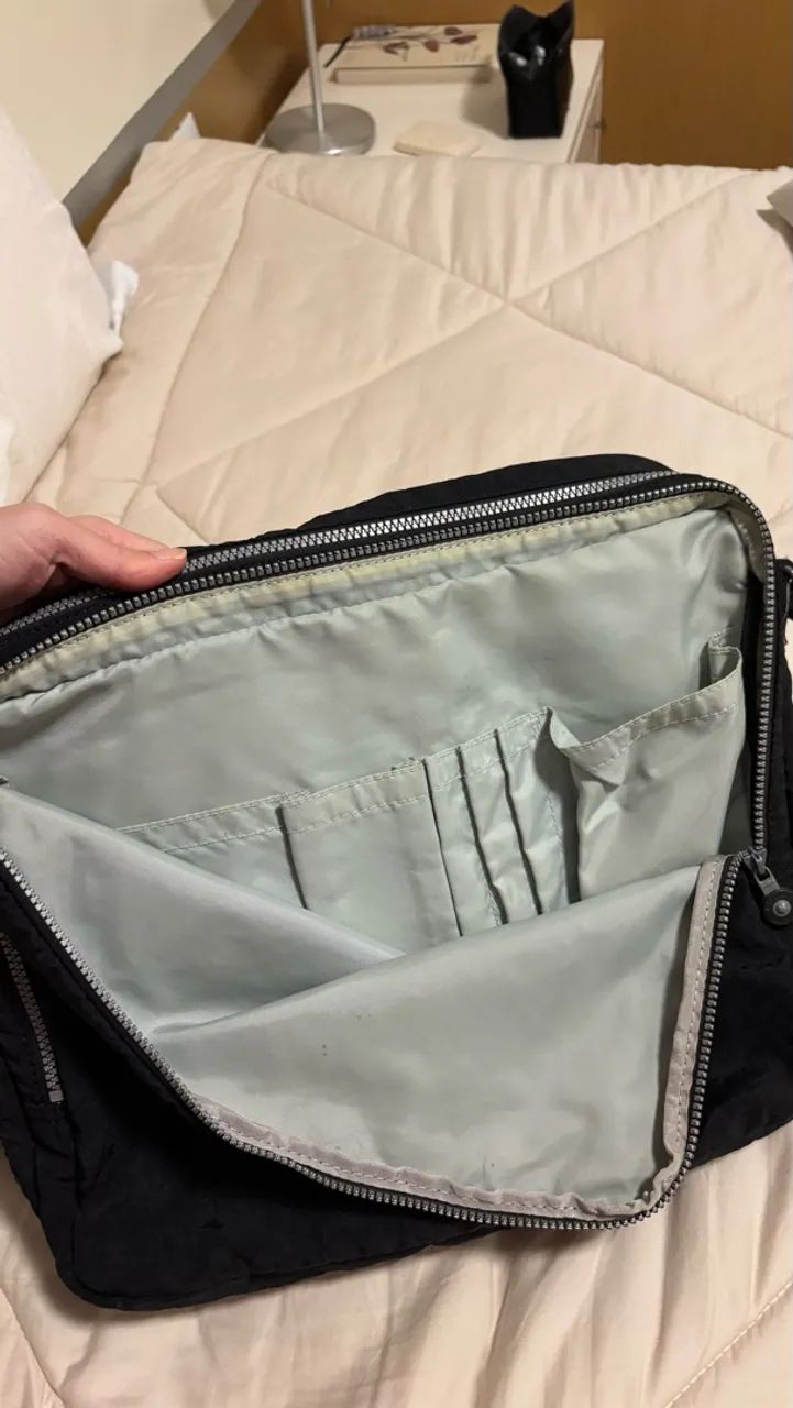 Bolsa Kipling Original Preta Transversal com Vários Compartimentos - Foto 4