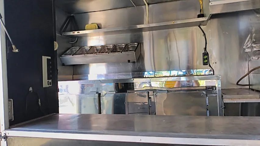 Trailler Foodtruck 4x2 2Eixos Completo para operação - Foto 2