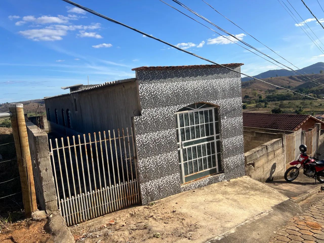 3 CASAS + sala comercial 