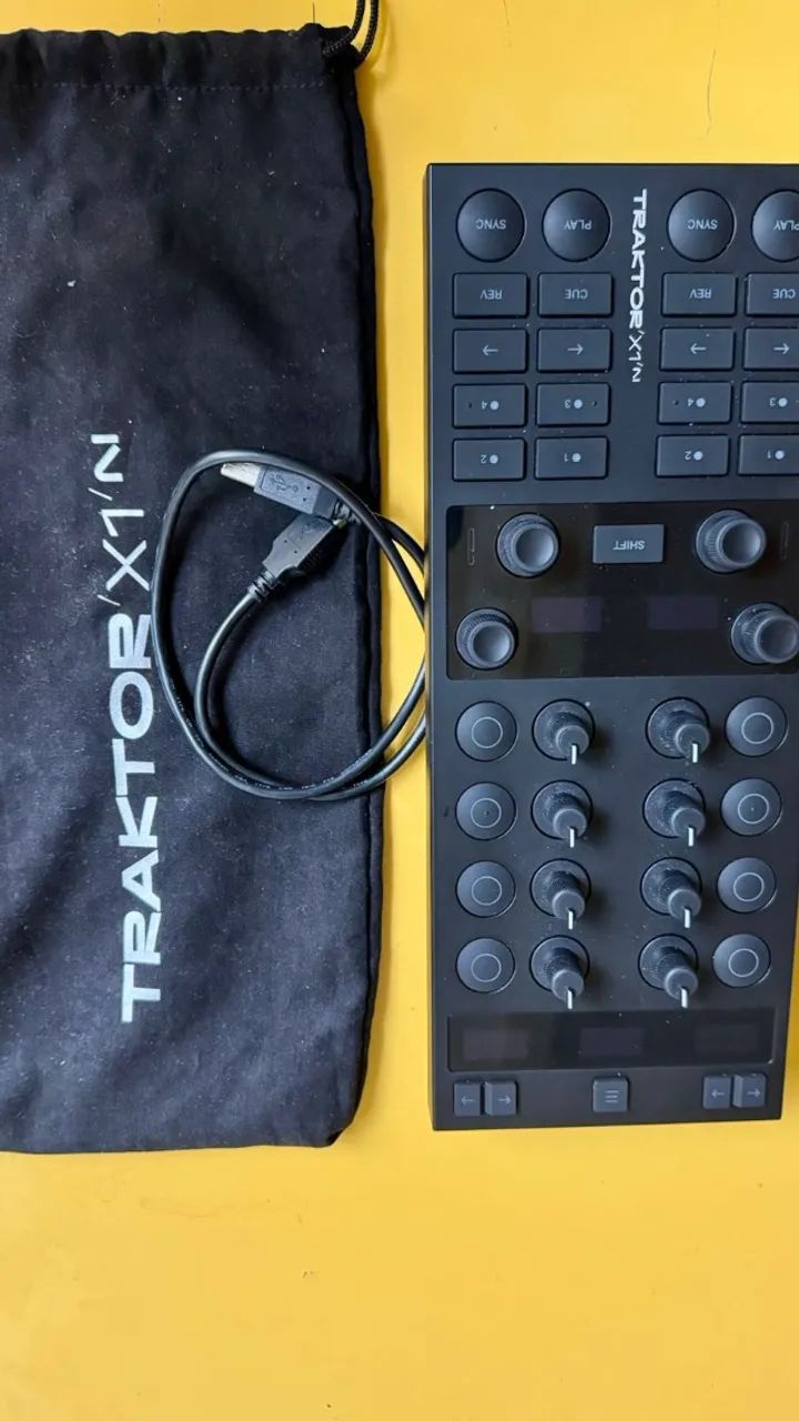 Traktor Kontrol X1 Mk3 Controladora Traktor Ultima Geração