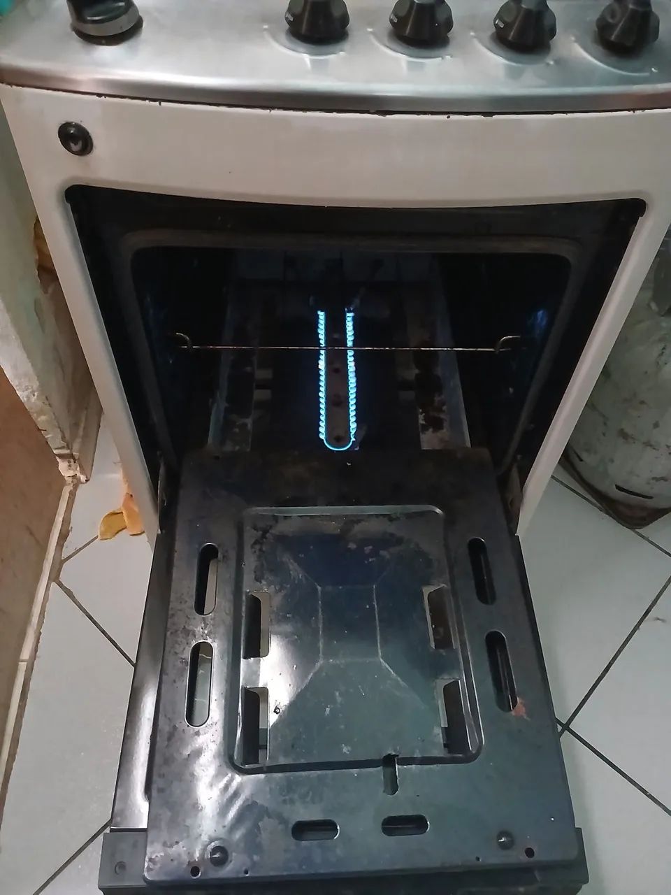 Fogao exelente todo bom fucionando as 4 bocas. E forno exelente