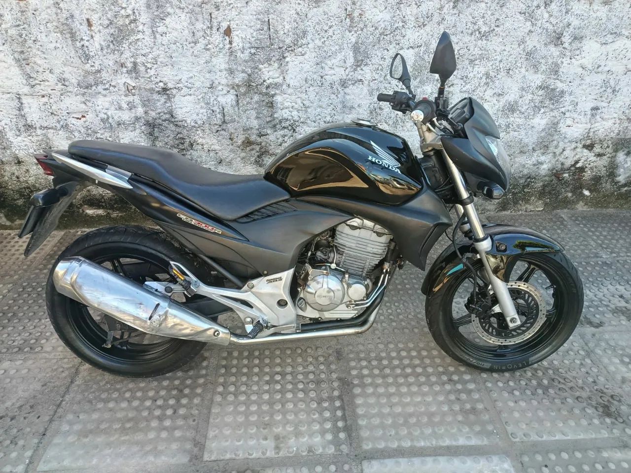CB 300