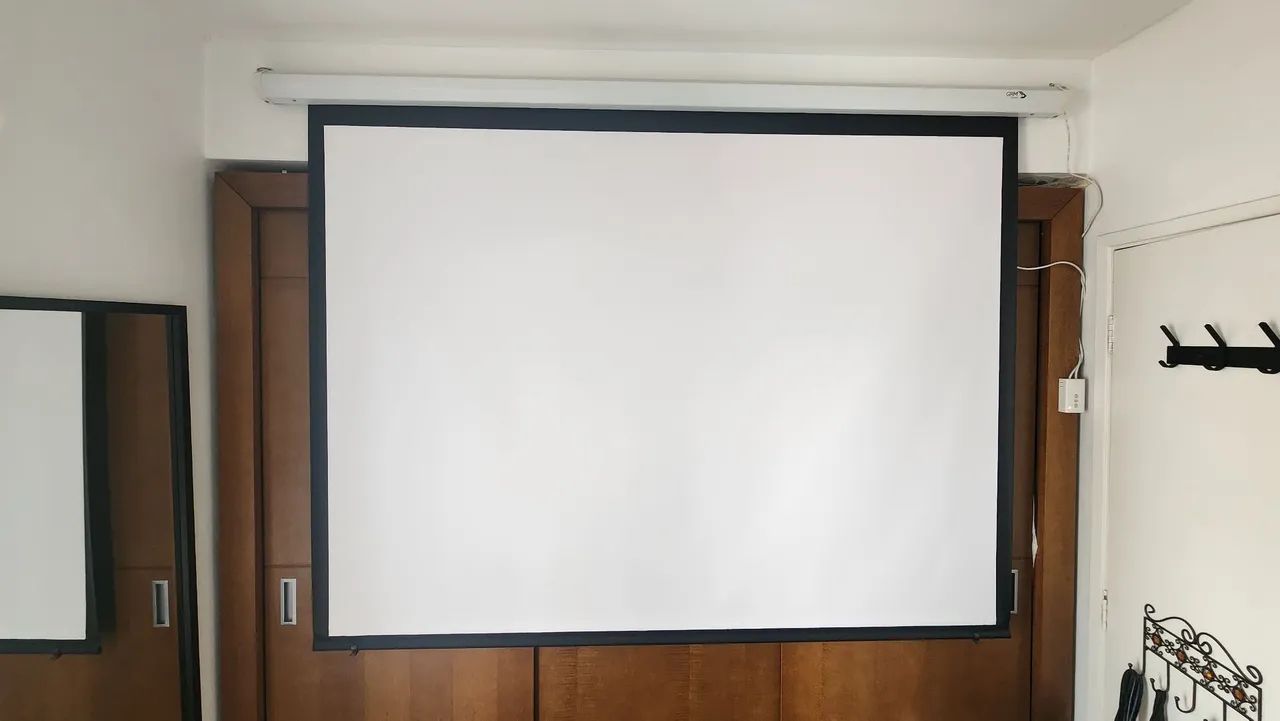 Tela de Projeção 100 polegadas com controle remoto - Foto 2