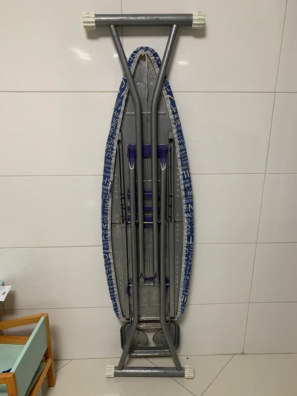 Tábua de passar roupa Aço 120 x40 cm 3 alturas pés antiderrapantes
