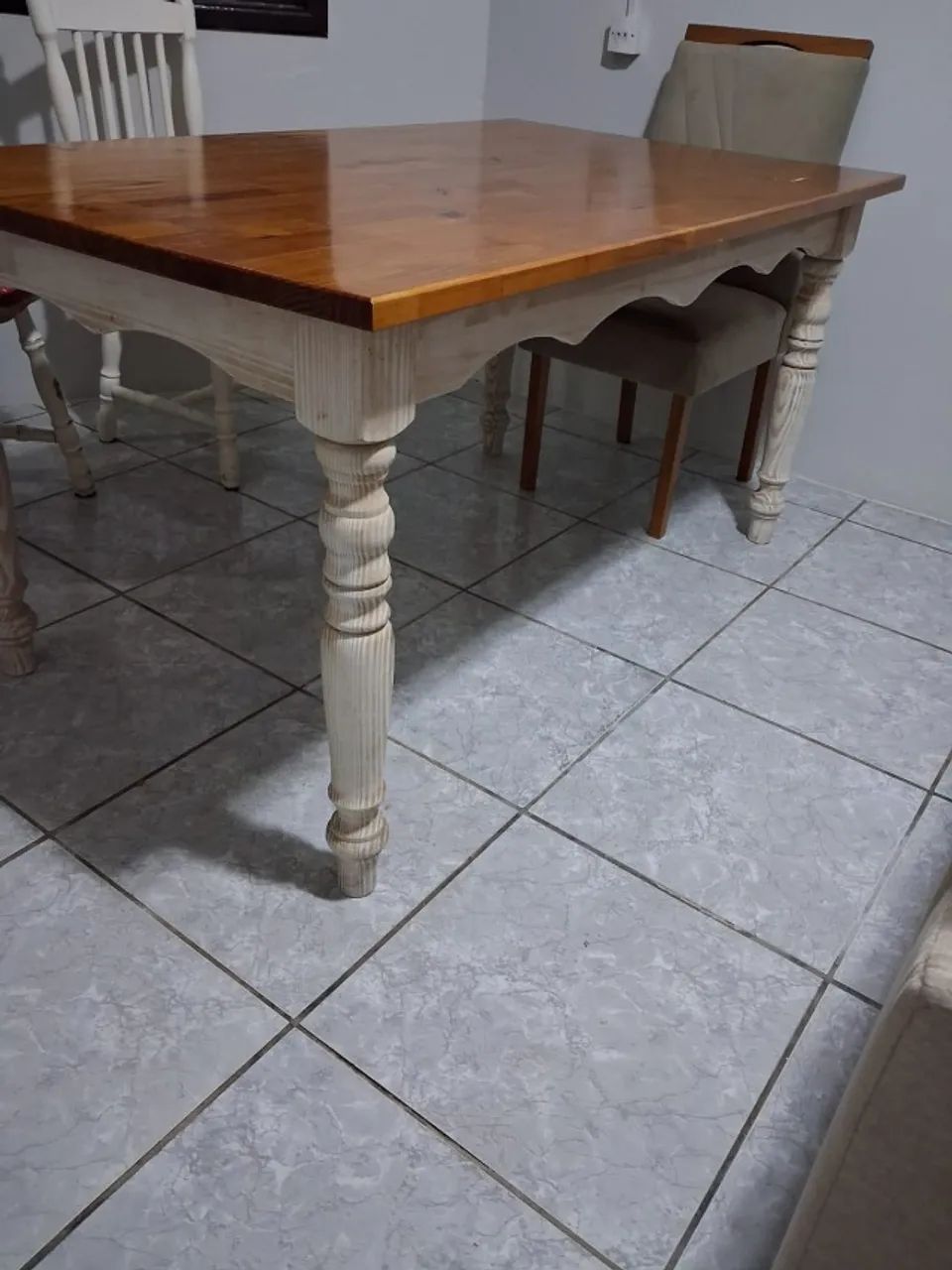 Mesa de jantar 6 lugares retangular rústica em madeira