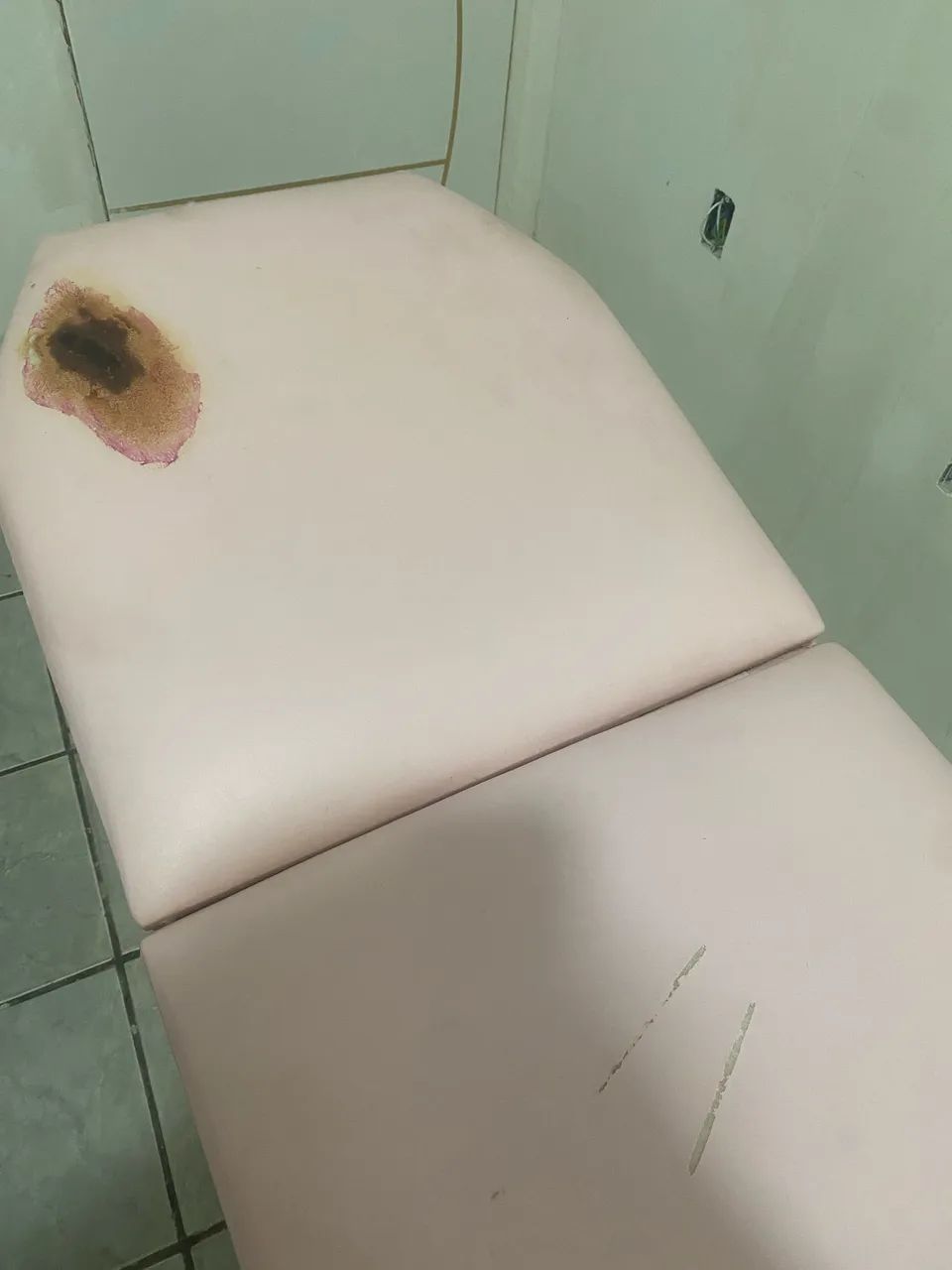 Maca com avaria no couro