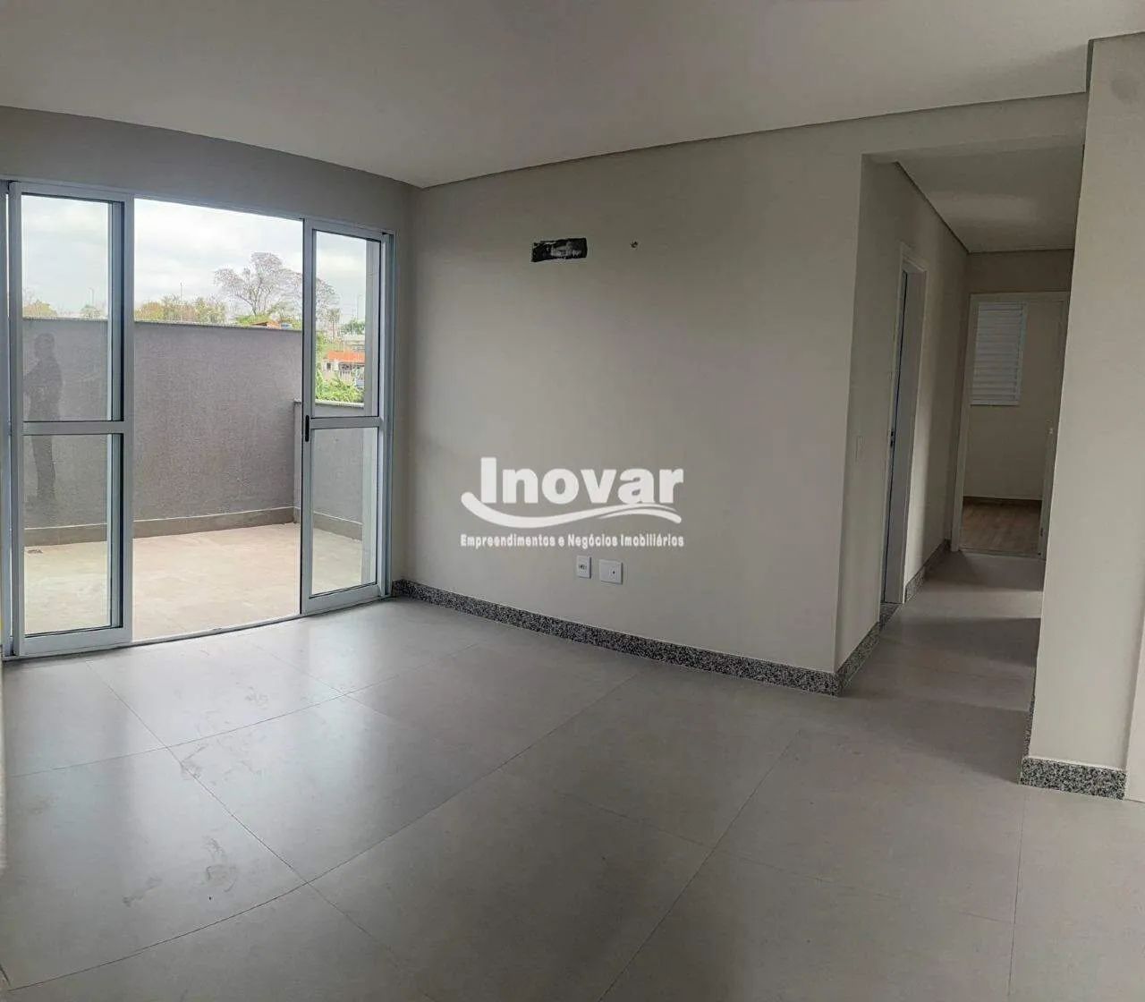 Área privativa nova com aproximadamente 80 m2 com 3 quartos, suíte, 4 vagas e possibilidad
