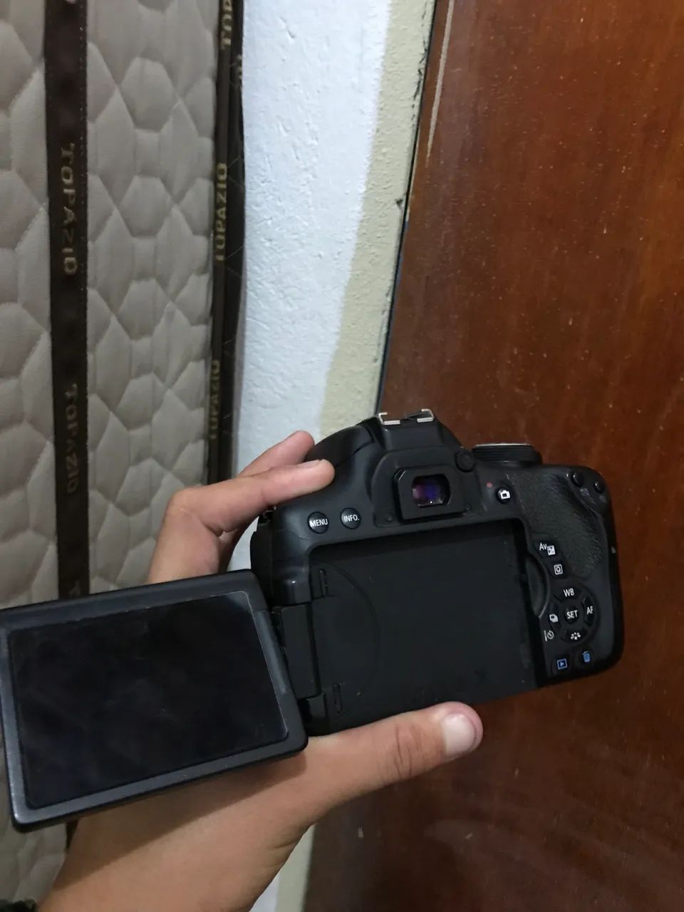 Câmera cânon X8I com diafragma quebrado