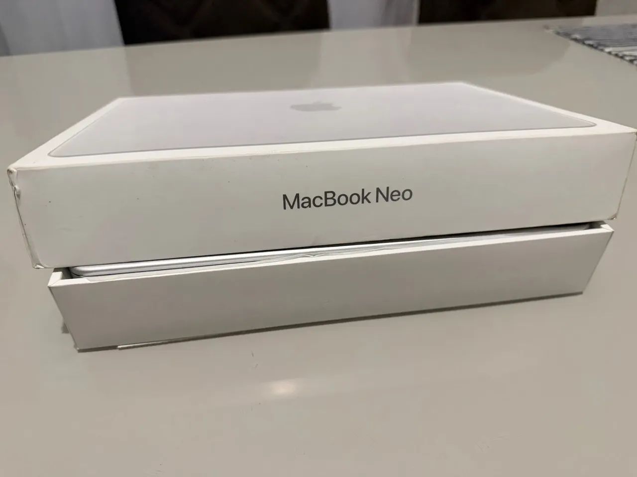 MacBook Neo A18 - Completo na Caixa