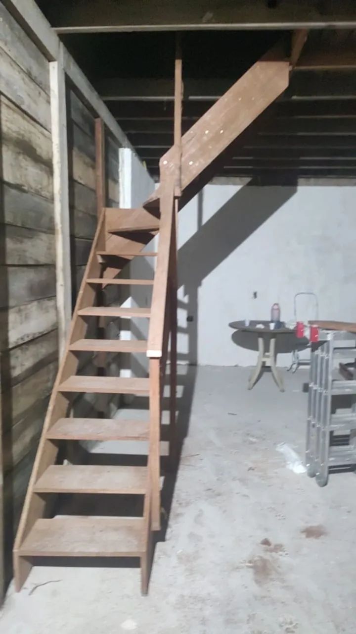 Escada madeira de Lei Bruta Tipo L 