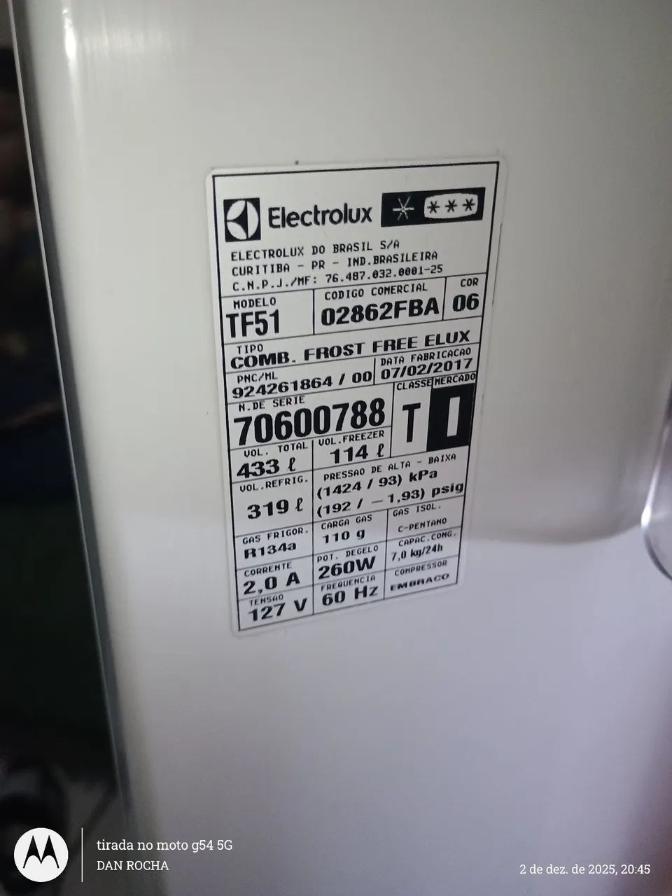 Vendo geladeira duas portas Eletrolux 1.400  chama no ZAP *