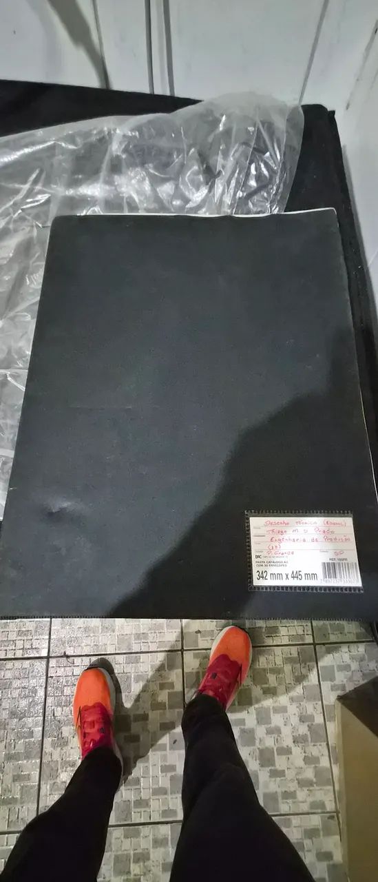 Resma de folhas A3 com aproximadamente 40 folhas + pasta com plásticos  - Foto 3