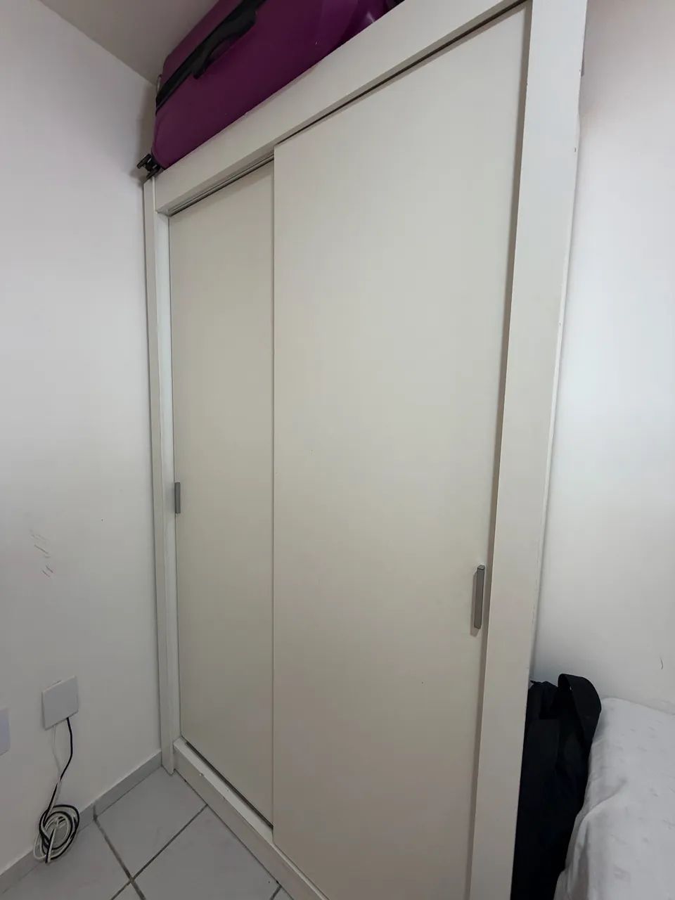 Vendo guarda roupa solteiro 