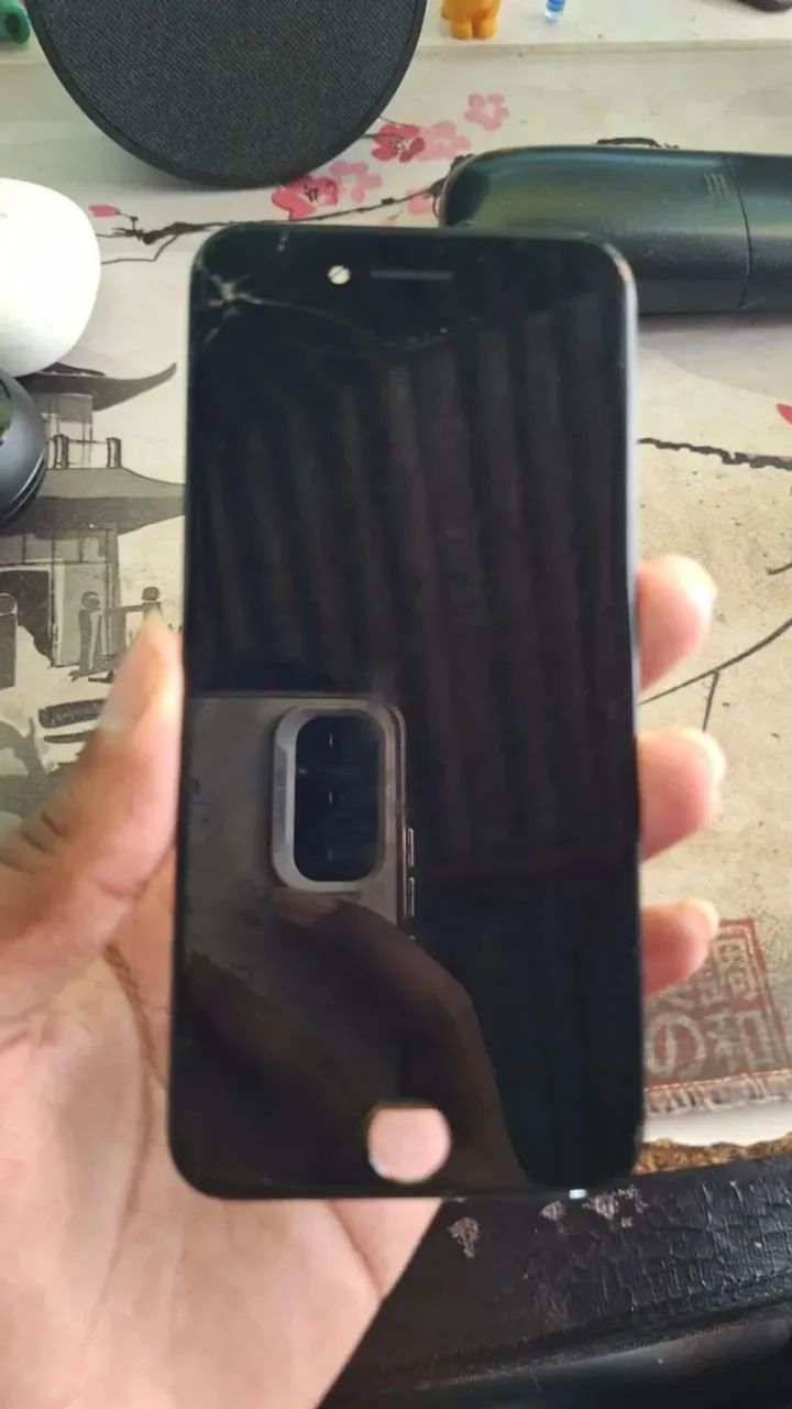 Tela display original IPhone SE 2020. Retirada.
