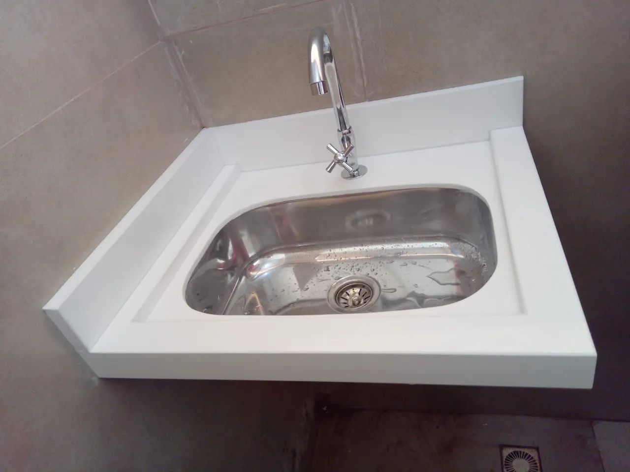 Pia em porcelanato