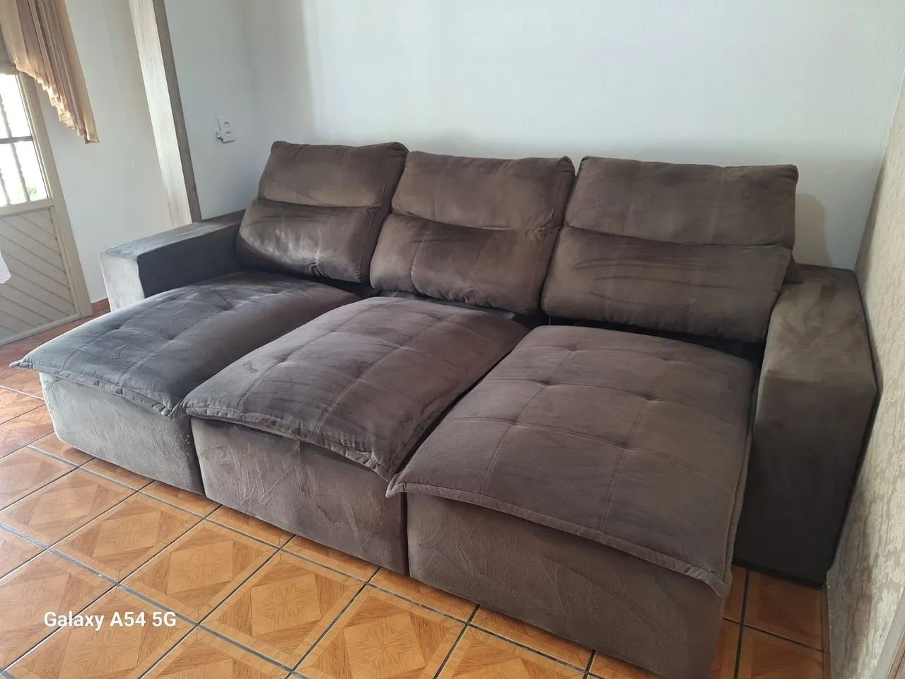 Sofá marrom de 3 lugares, 2.80 de largura - Foto 2