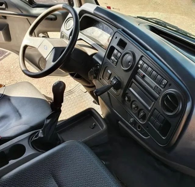 Ford cargo 1319 4x2 - 2013 Caçamba   - Foto 4