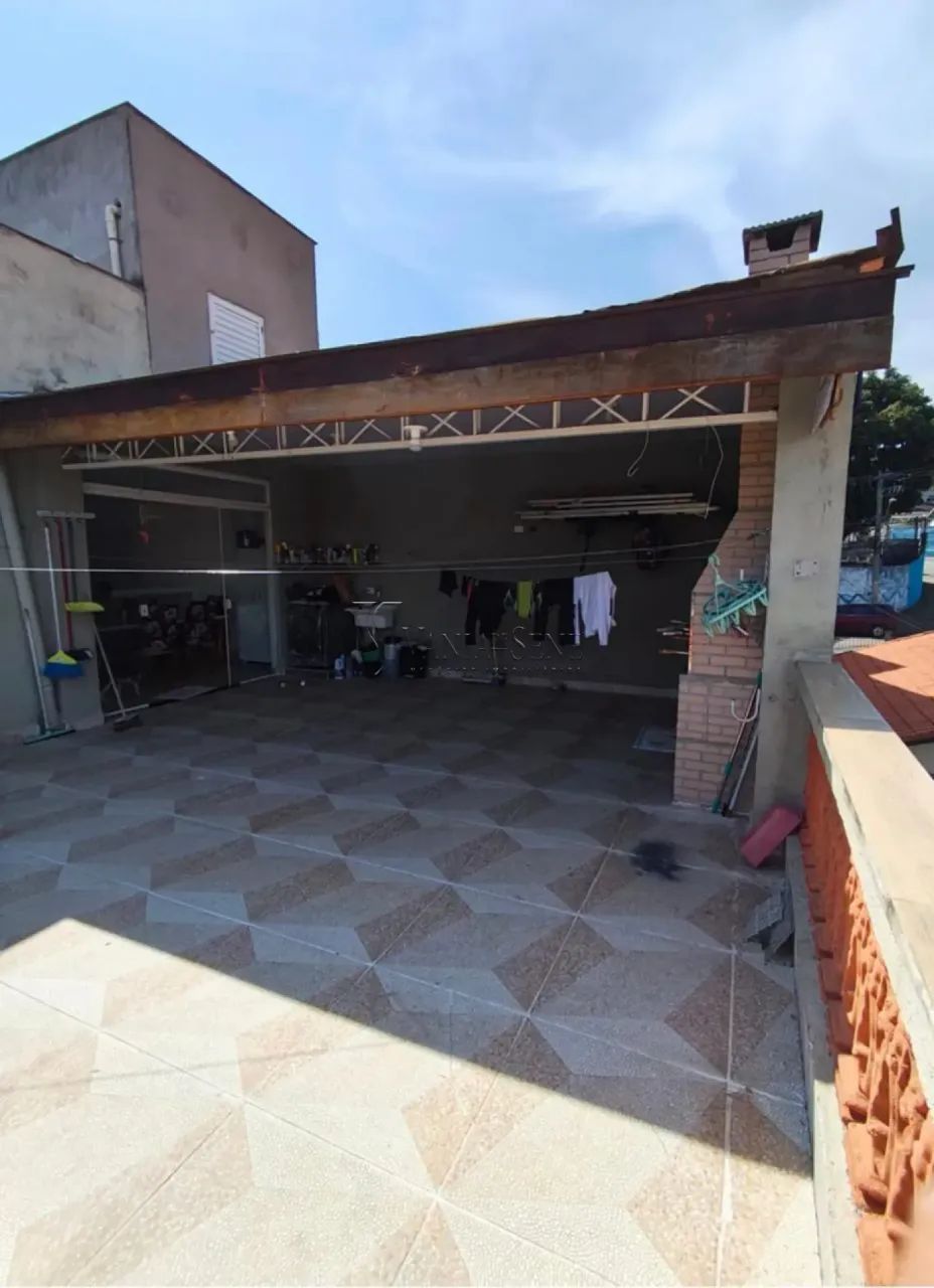 Propriedade inteira com casa ampla e ponto comercial