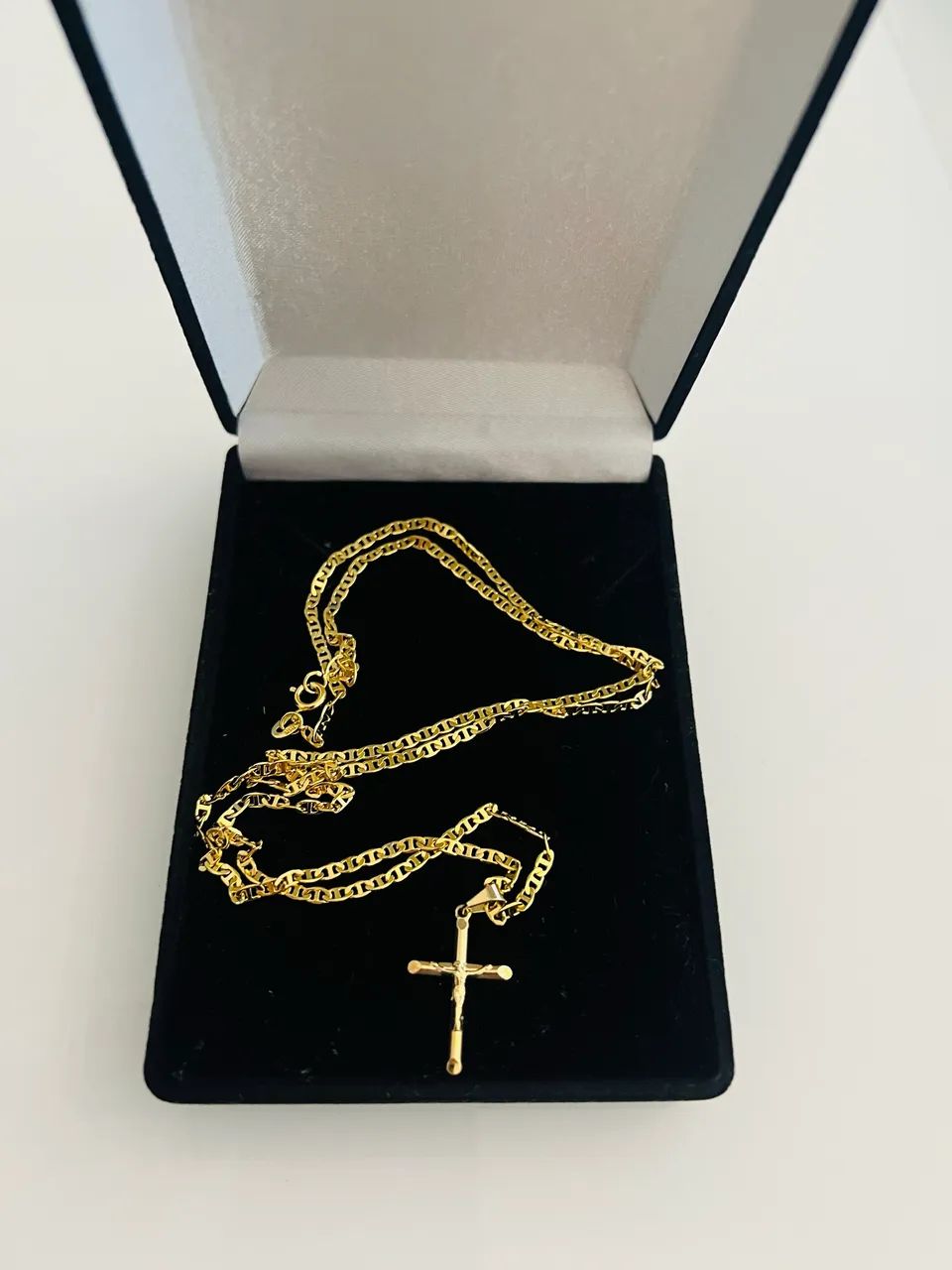 Corrente modelo piestrine 3mm banhada a ouro 18k com crusifixo  - Foto 3