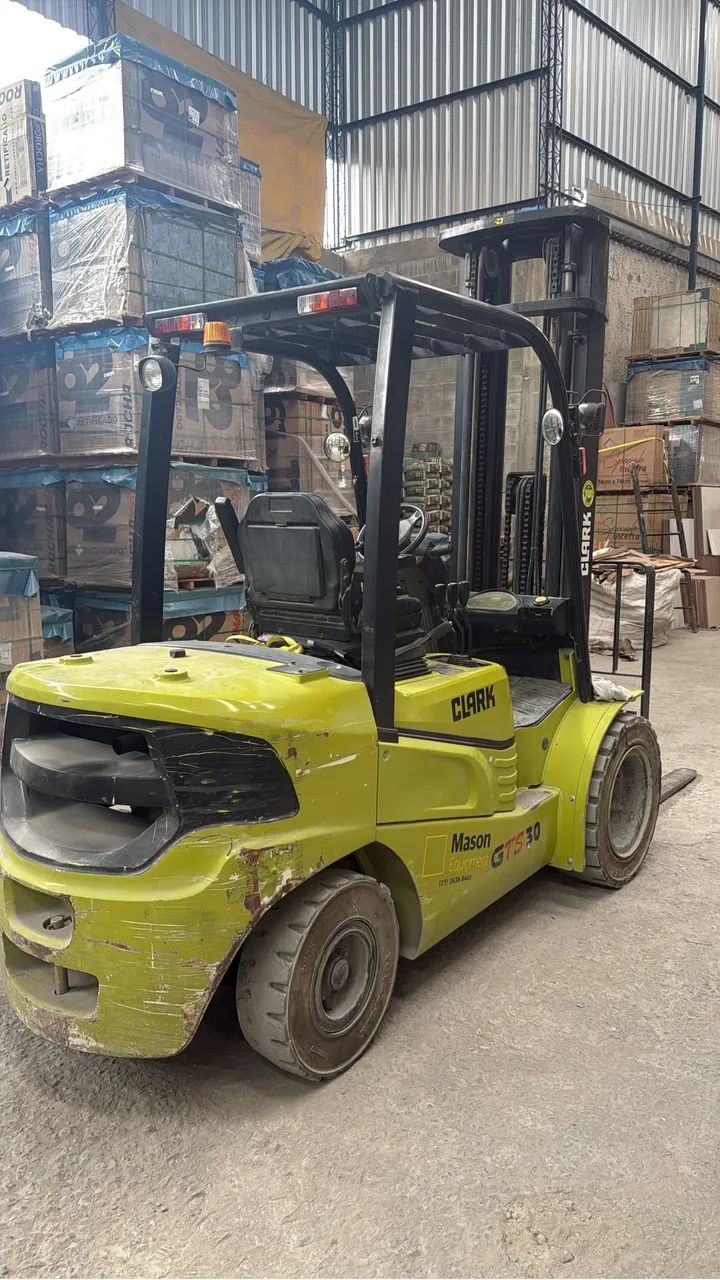 Empilhadeira Clark 3ton Diesel - Foto 2