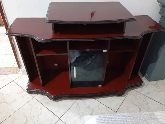 Rack de Madeira com Porta Central de vidro