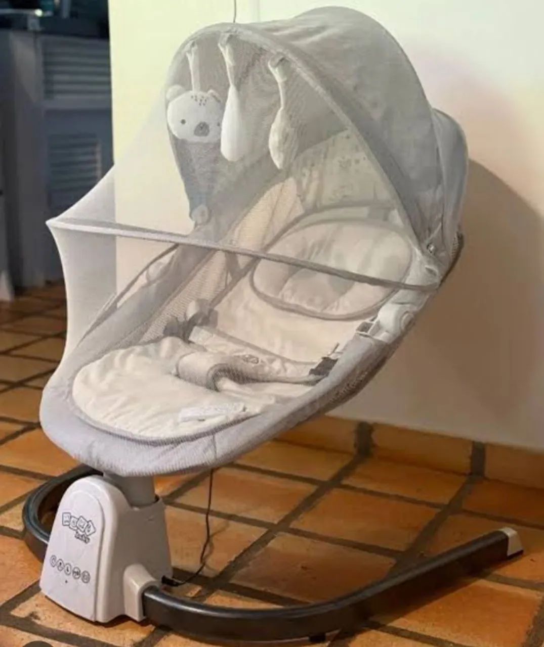mini berço e cadeira balanço 