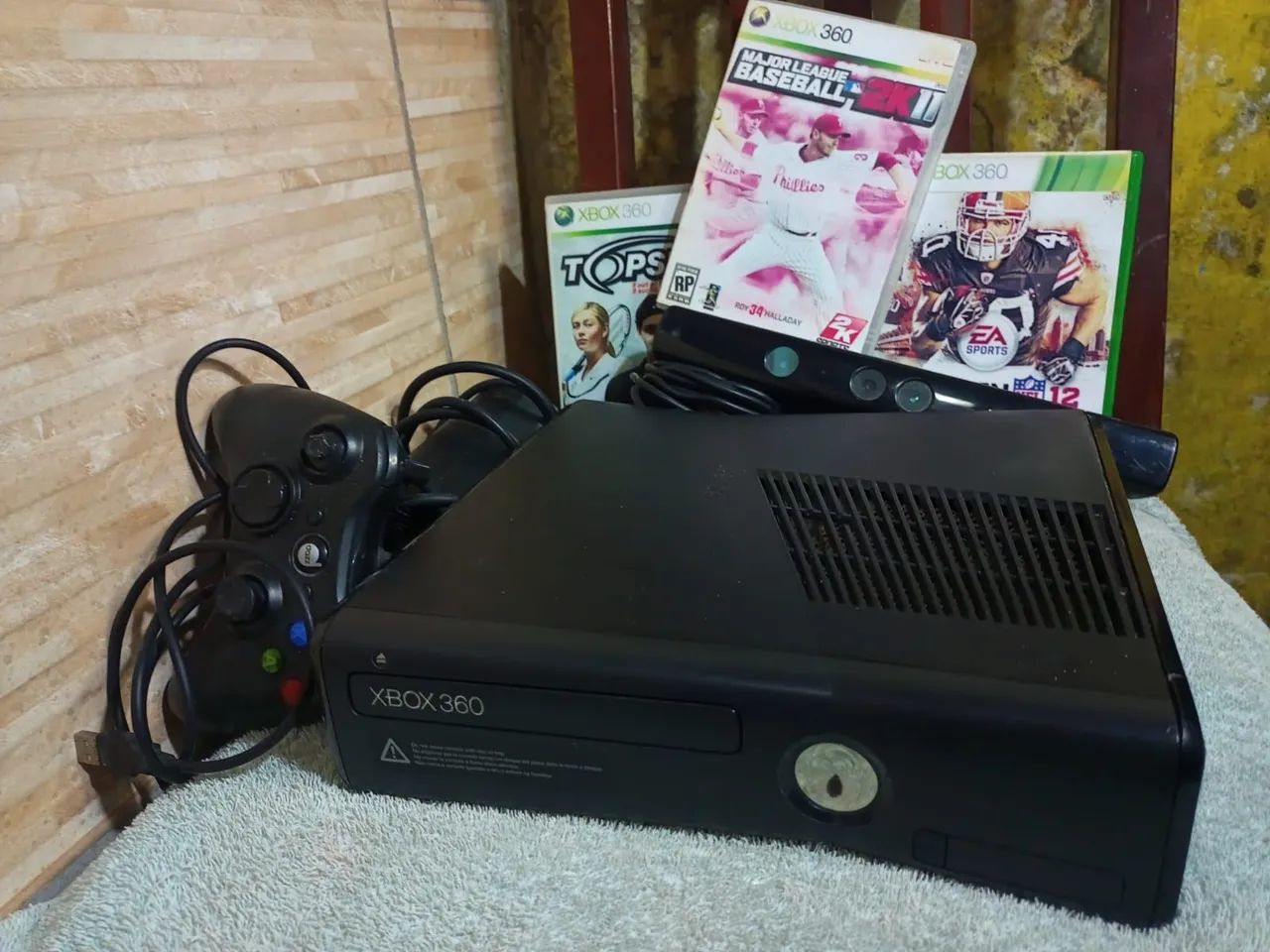 Xbox 360 slim com defeito.pra consertar ou retirar peças completo. - Foto 5