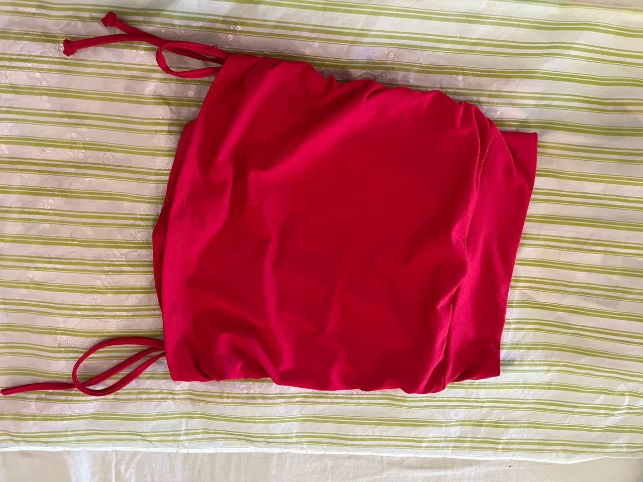 Saia vermelha com laços do lado  - Foto 3