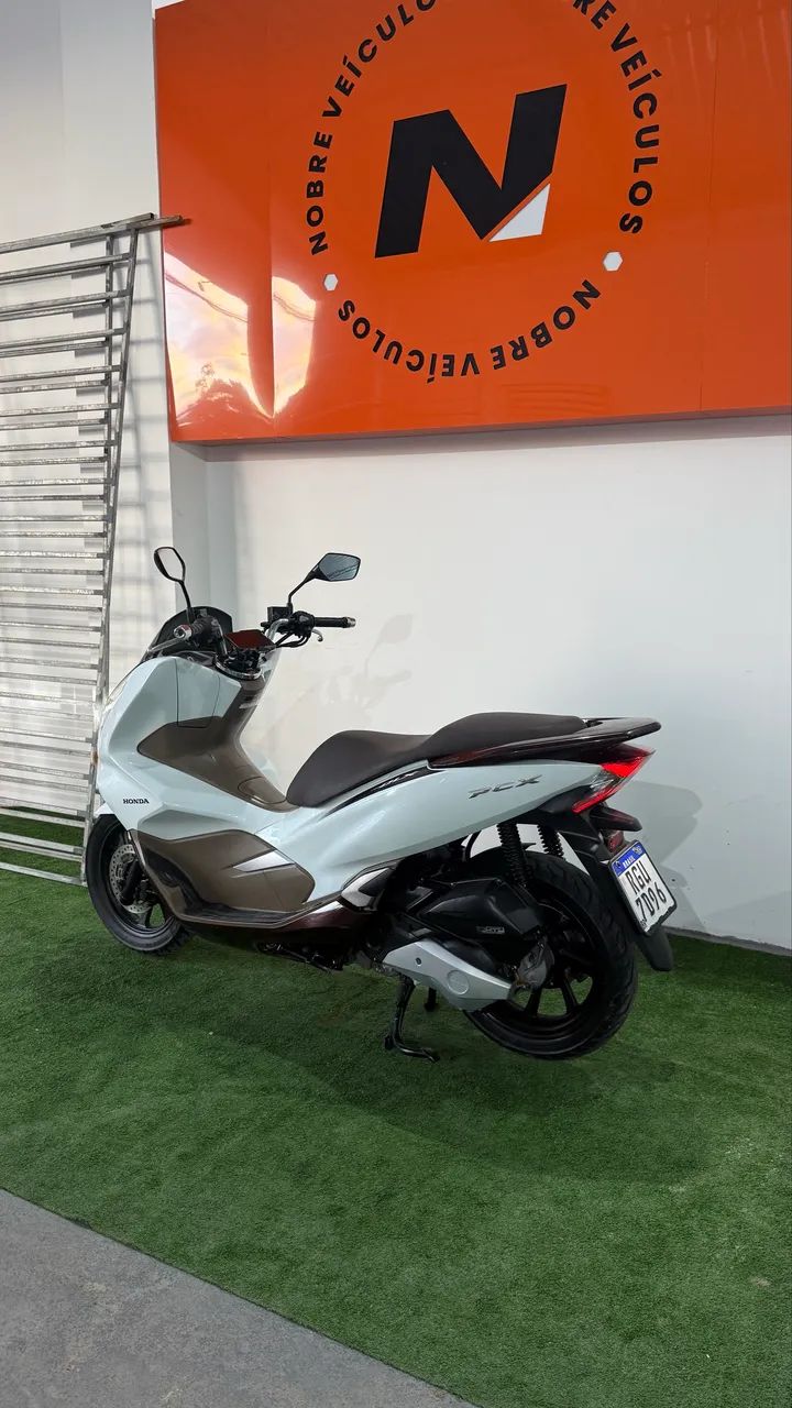PCX DLX 2022 - Foto 3