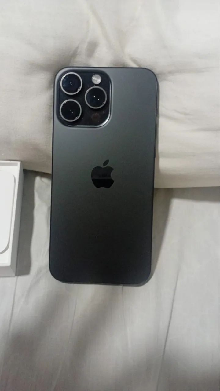 iPhone 15 Pro Max - 256g / Preto -/ Cases grátis 