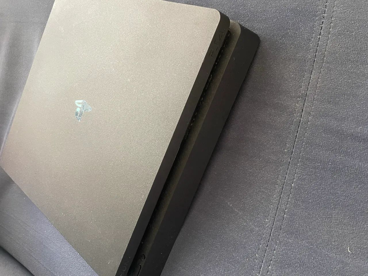 Ps4 slim com jogos,Fifa23,rocket legue e outros  - Foto 3