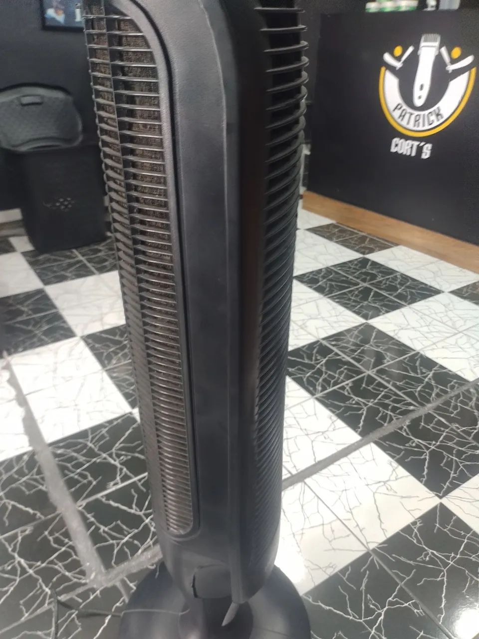 Vendo Ventilador Vertical marca Hone Ywell obs. nao esta funcionando R$ 150,00 - Foto 2