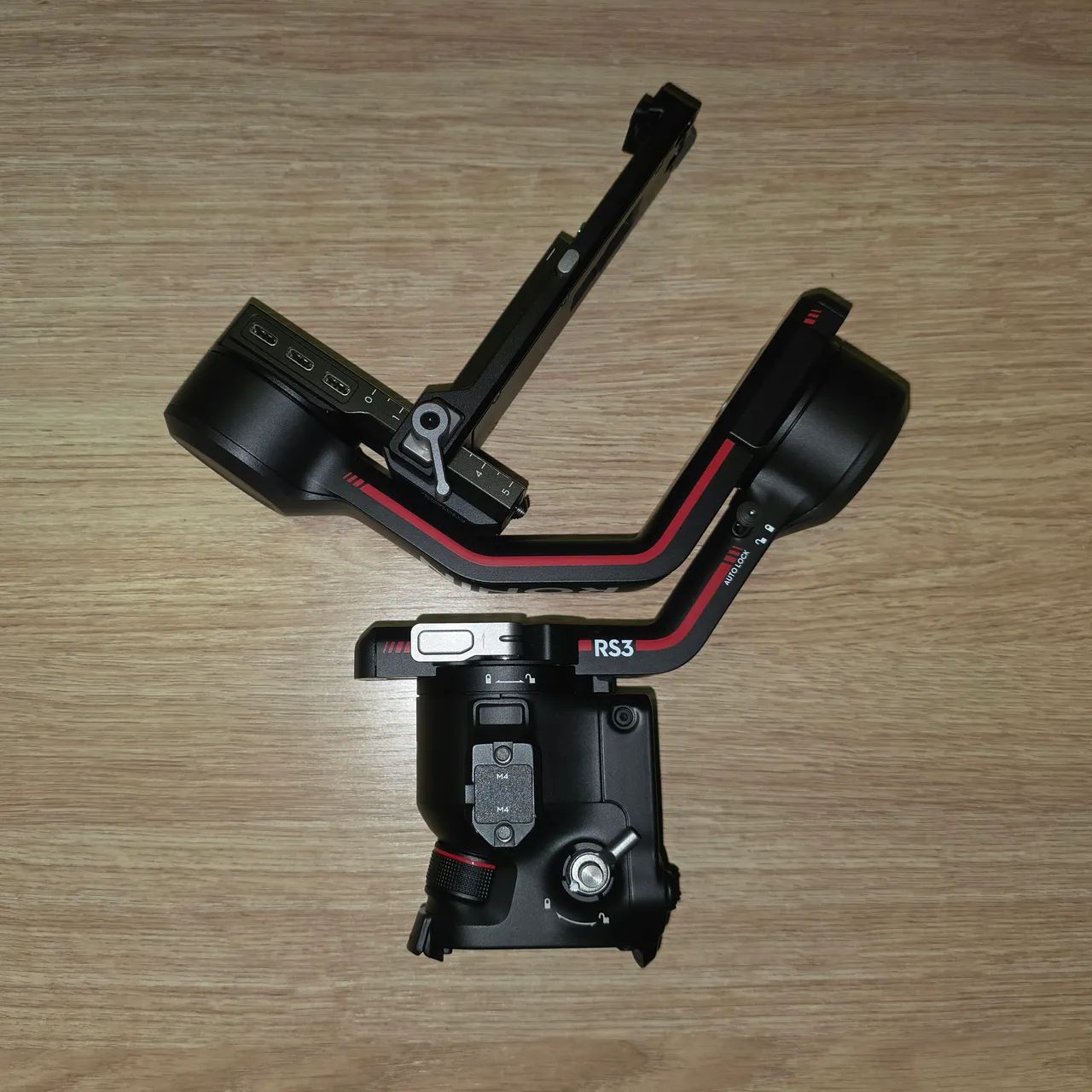 DJI RS3 COMBO - ACOMPANHA CASE E ACESSÓRIOS  - Foto 4
