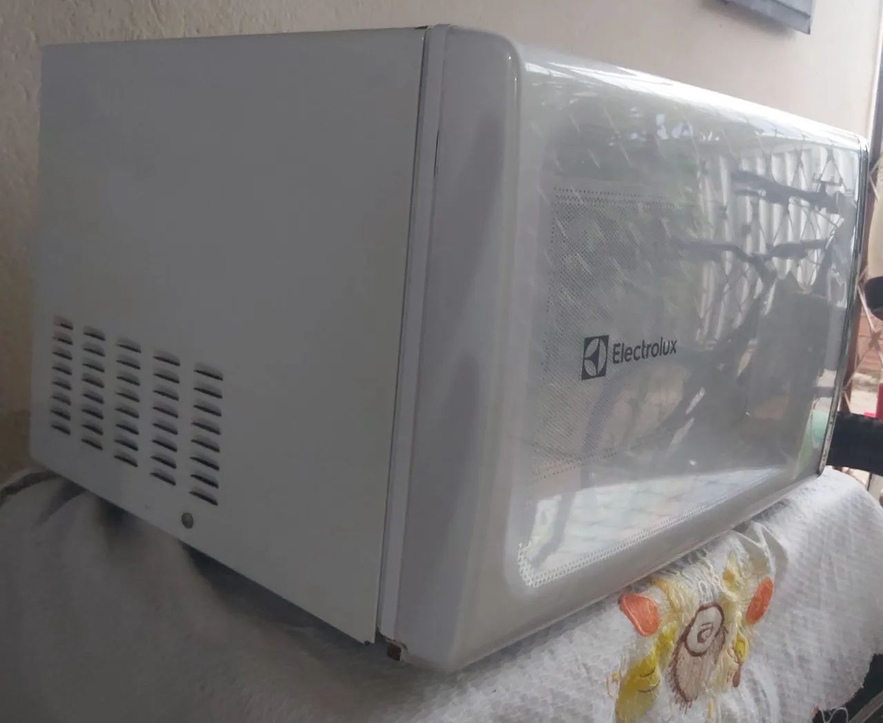 Microondas Eletrolux de 34 litros - Foto 2