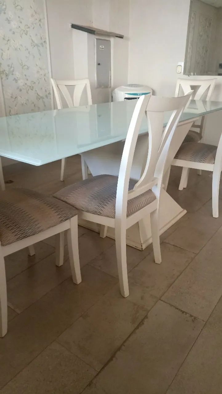 mesa em madeira com suporte embaixo e vidro  - Foto 3