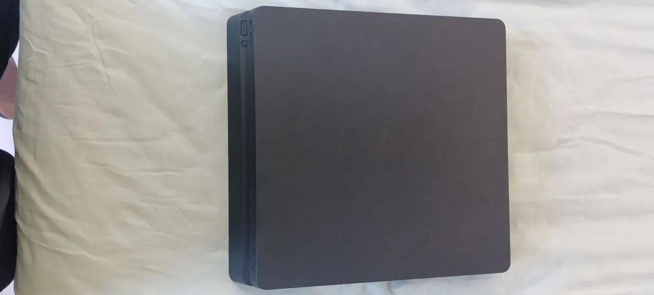 PS4 Slim 500 GB.