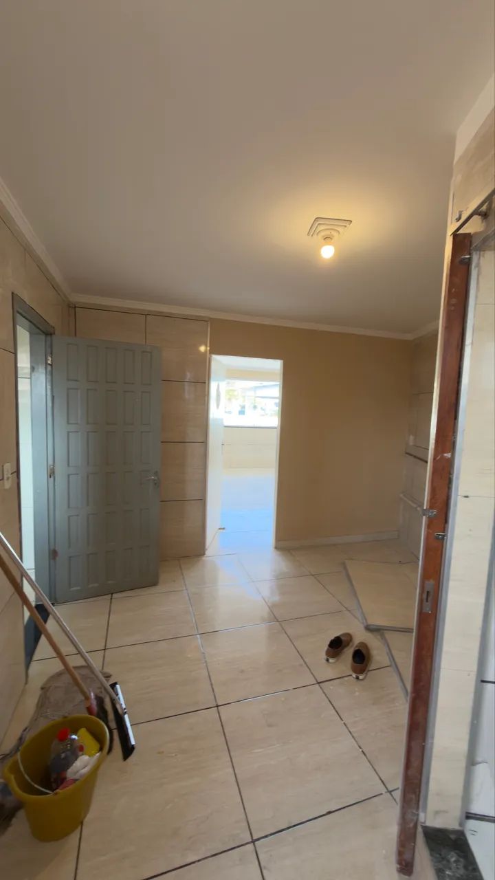 Alugo Apartamento de 02 Quartos em Vitória 