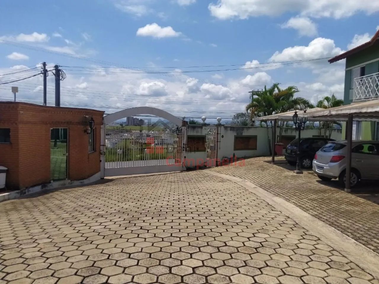 Apartamento de 2 dormitórios com armários e sacada em Jardim Canadá - Foto 3