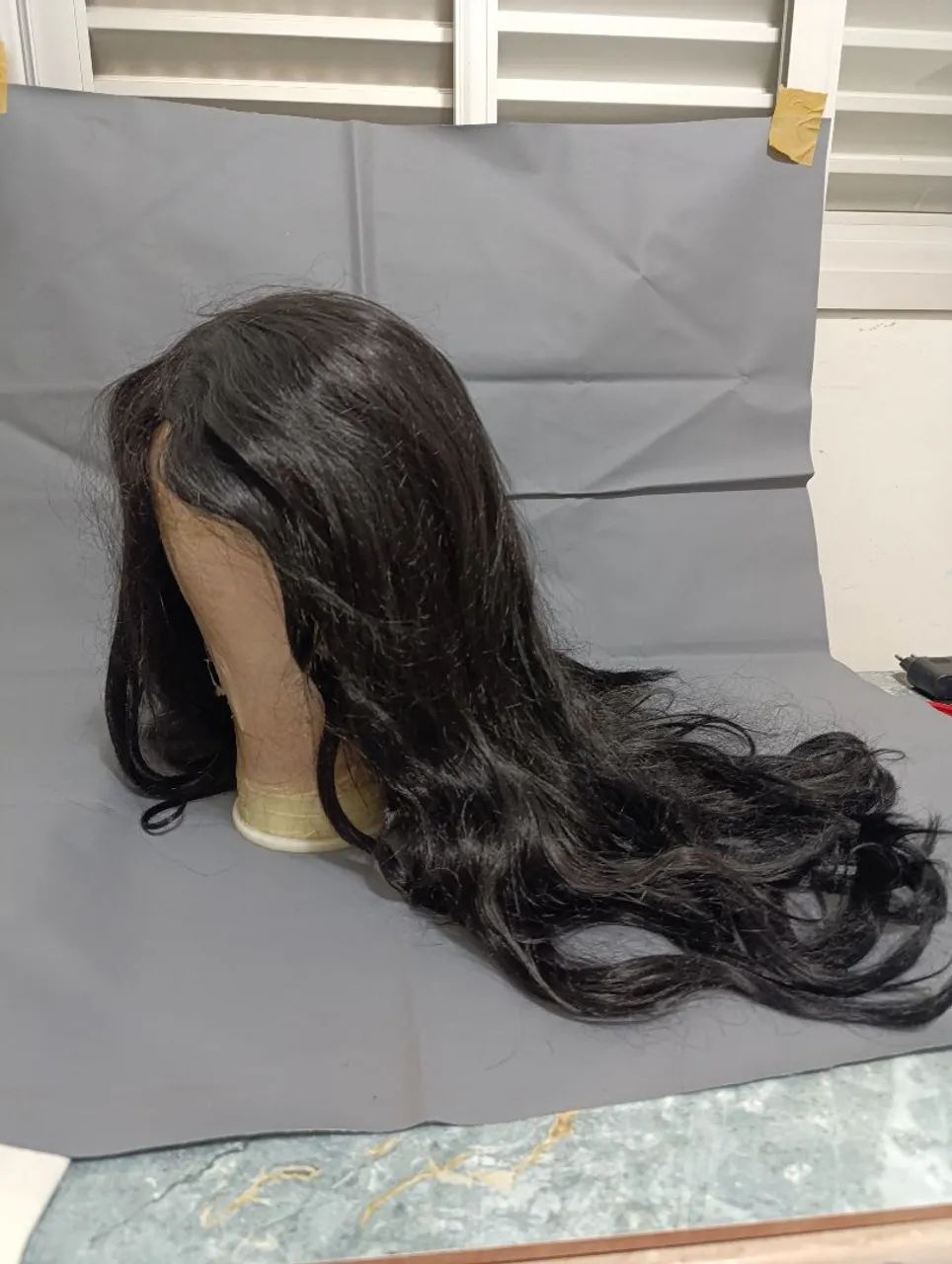 Peruca Wig Preta Longa Ondulada - Foto 2