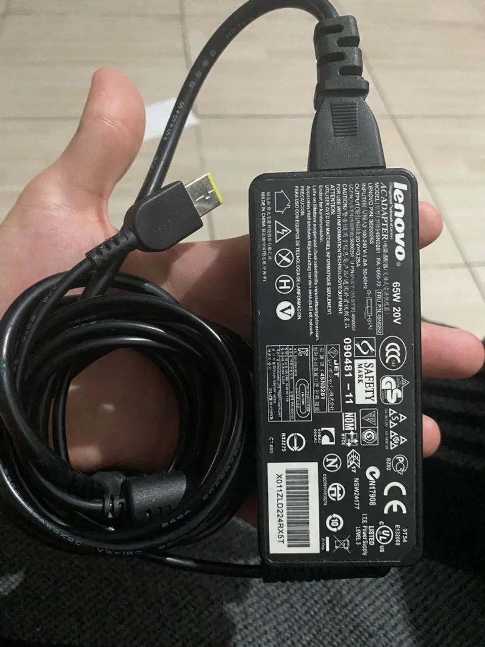 Carregador Lenovo retangular 