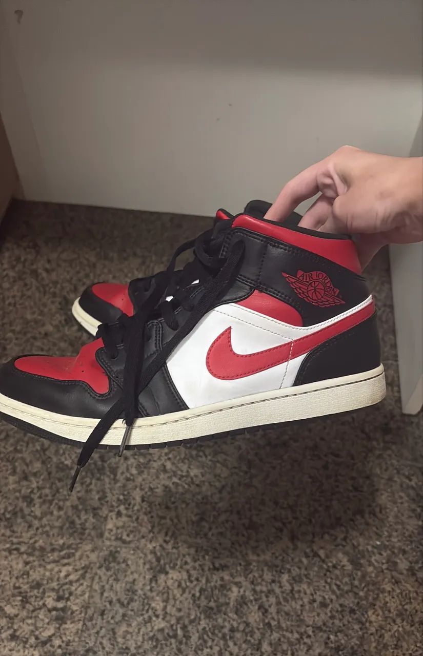 Tênis Nike Air Jordan 1 Mid Bred Toe White - Calçados - Engenheiro
