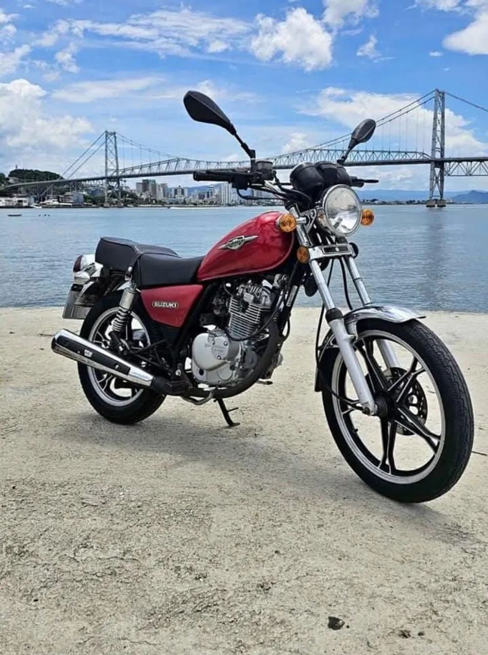Suzuki Intruder 125 ? Ano 2015