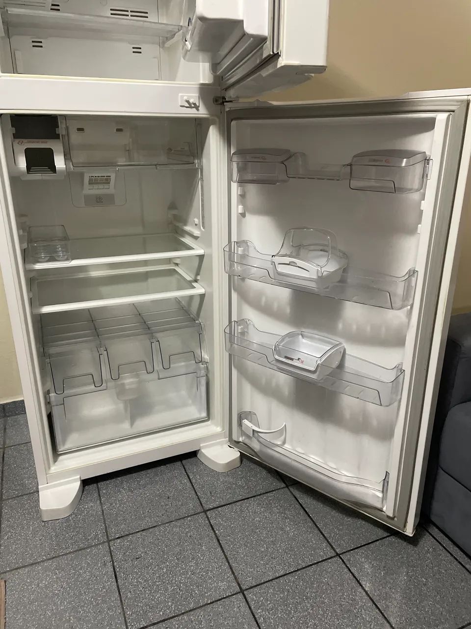 Geladeira Brastemp BRM50NBBNA Ative! Frost Free ? Com defeito no motor - Foto 3